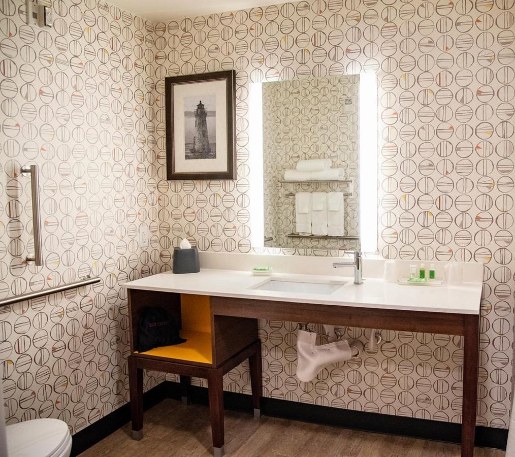 Standard Queen Room with Two Queen Beds and Mobility Accessible Tub